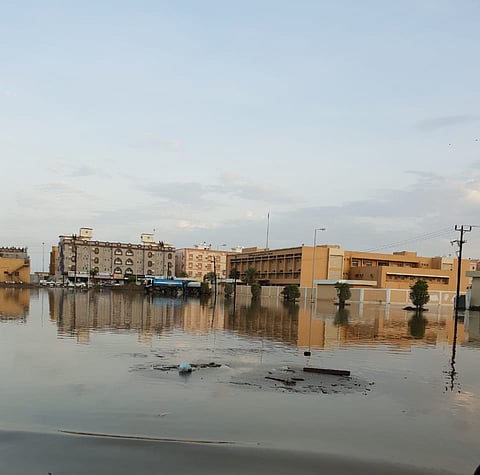 بعد الأمطار.. البرك والمستنقعات تحاصر المنازل والكلية الجامعية بالقنفذة