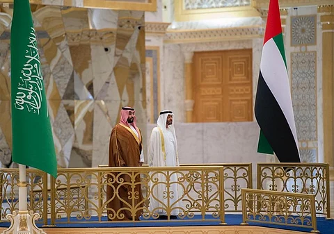 ترحيب حارّ ودلالات عدة.. هكذا اهتمت مواقع إخبارية عالمية بزيارة ولي العهد للإمارات