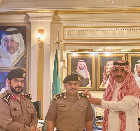 "محافظ الليث" يقلد "السلمي" رتبة "مقدم"