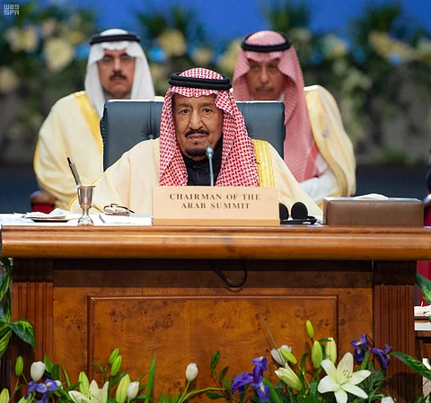 في ذكرى البيعة: محليا ودولياً .. الخطاب الملكي منهجه الموضوعية والشفافية وبُعد النظر
