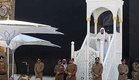 خطيب الحرم المكي يحذر من خطر "اليأس والقنوط" على الإيمان