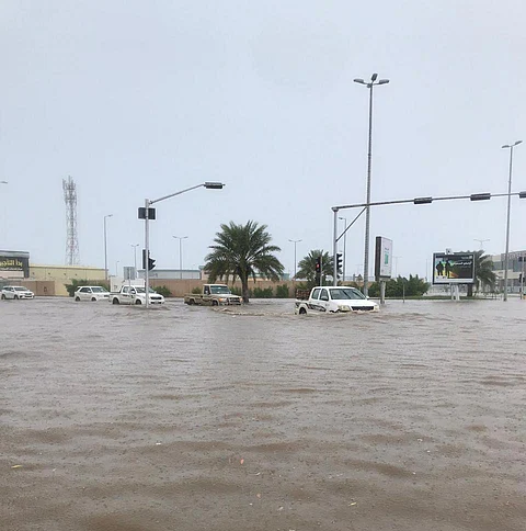 أمانة جازان: شبكة تصريف مياه الأمطار تعمل بكفاءة.. وتفصِّل مشاريع الـ550 مليونًا