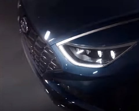 شاهد.. "معشوقة الملايين" تتحوّل لمركبة رياضية بمواصفات خيالية