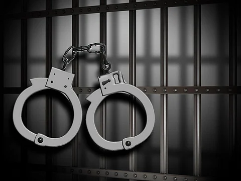 القصيم.. ضبط شخص نشر مقطع فيديو احتوى ألفاظًا وعبارات مخالفة للآداب العامة