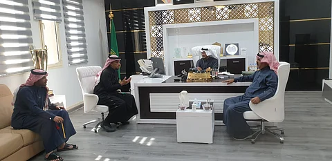 وفد نادي العين يزور محافظ القرى وعددًا من الجهات الحكومية