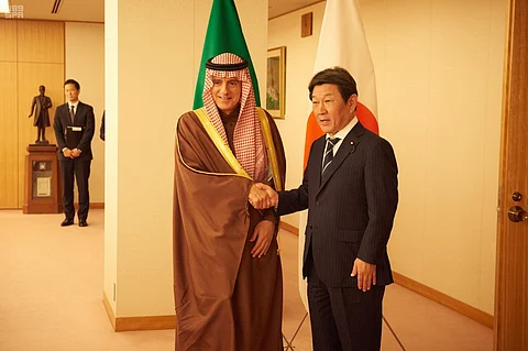 "الجبير" يستعرض مجالات التعاون مع وزير الدفاع الياباني