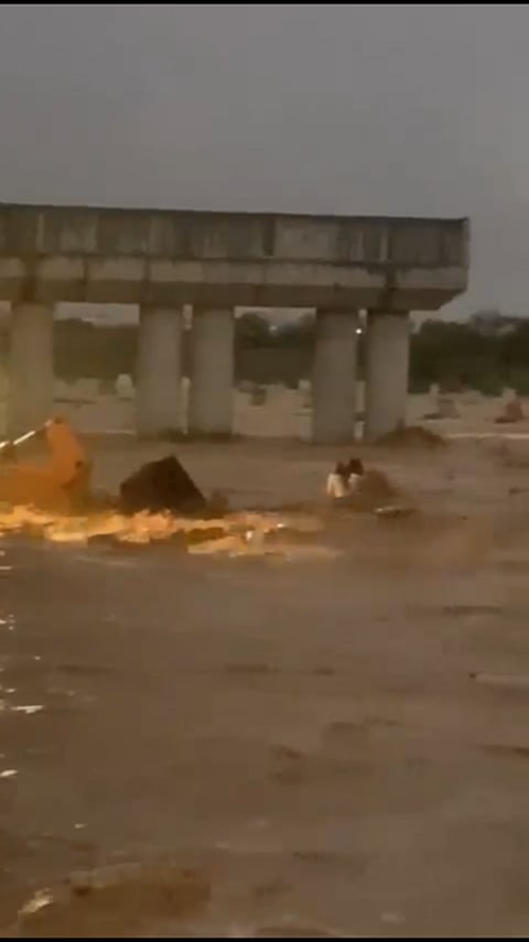 وادي قنونا يجرف 4 أشخاص مجددًا بينهم المنقذ سائق شيول البلدية