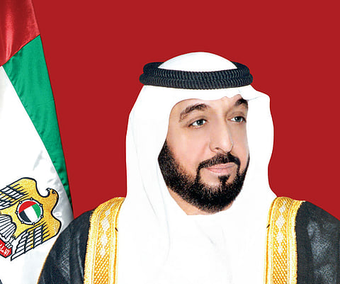 خادم الحرمين يتلقى برقيات عزاء من القيادة الإماراتية في وفاة الأمير متعب