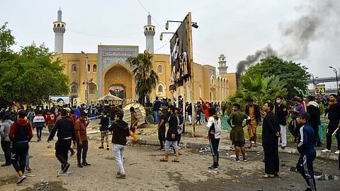 العراق.. إصابات وحالات اختناق في اشتباكات بين الأمن والمحتجين بالنجف