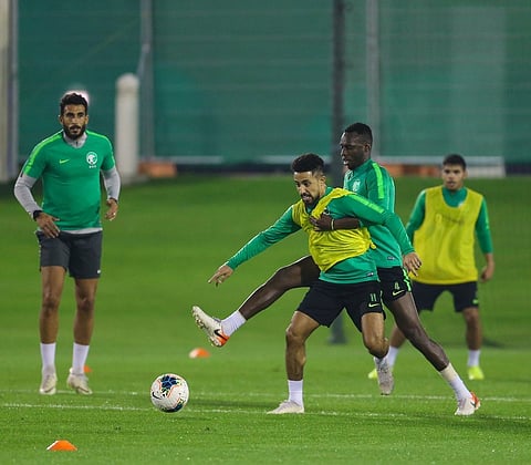 الأخضر يبدأ تحضيراته للنهائي.. سالم وسلمان يكتفيان بالتأهيل