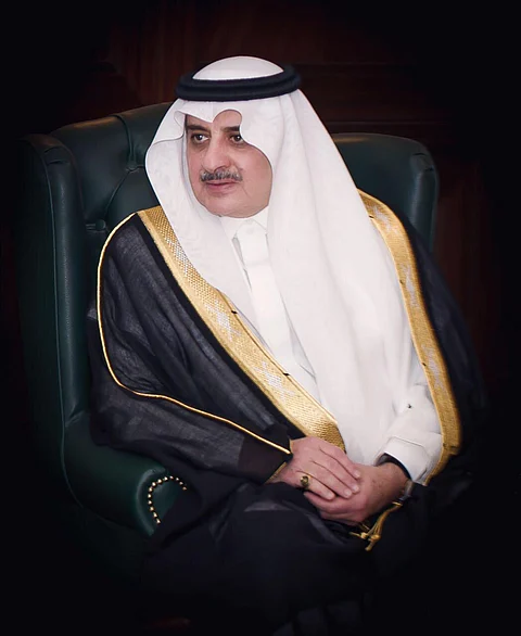 أمير تبوك يوجّه بالسماح للشباب بدخول الأسواق والمجمعات التجارية