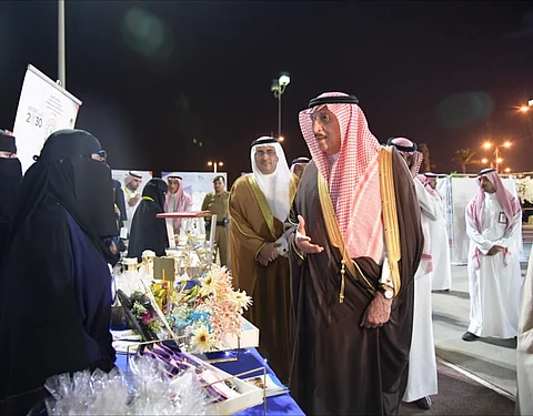 أمير جازان يدشن معرض اليوم العالمي لحقوق الإنسان