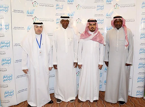 من خلال محاضرة بعنوان "رسالة رياضي" ماجد عبدالله متحدثًا في جامعة جدة