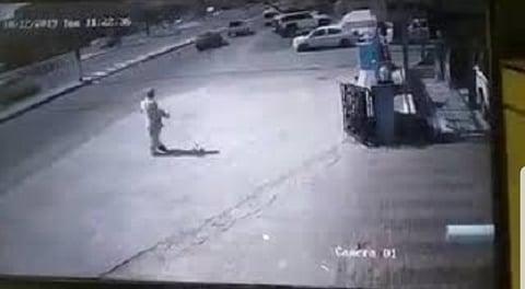 حادث مغسلة السيارات بمكة .. 3 أطفال كانوا يترقبون والدهم