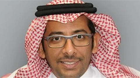 بعيداً عن هالة الكرسي.. ثوب مغاير للوزير يغزله "الخريف".. مغردون يسألون فيجيب