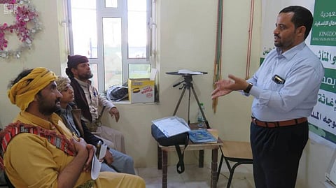 مركز الملك سلمان للإغاثة ينظم دورة توعوية عن مخاطر تجنيد الأطفال في مأرب