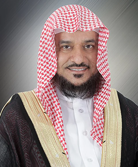 "الفنيسان" مدللاً: الاغتسال بالمطر يطرد السحر والشياطين .. والعمر: ليس صحيحاً!