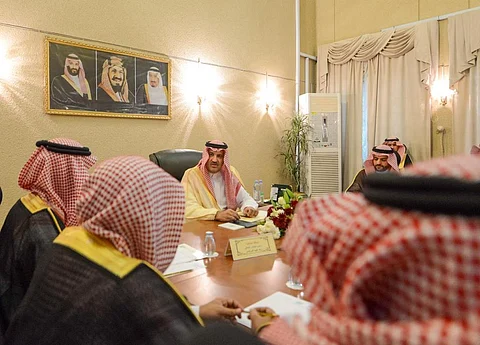 "فيصل بن سلمان" يتفقد محافظة "الحناكية" ويدشن عدداً من المشاريع التنموية والخدمية