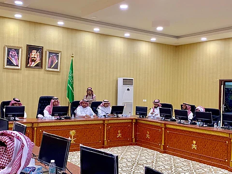 للحد من الإسراف والتبذير.. محافظ العارضة يجتمع بمسؤولي الجهات الحكومية والخيرية