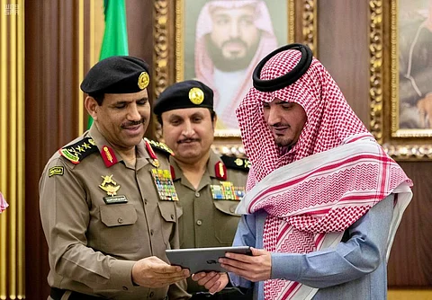 وزير الداخلية يدشن 13 خدمة إلكترونية في "أبشر"