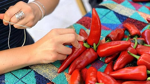 على ذمة دراسة إيطالية: تناول الطعام الحار يطيل عمر الإنسان