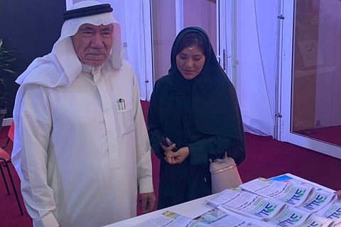 "خوجة" كاتب عناوين "البلاد" قبل 60 عاماً يزور معرض كتاب جدة