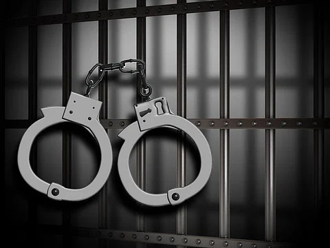 "بحث وتحريات" كعكية مكة تضبط شخصًا سلب مقيمًا منتحلاً شخصية شرطي