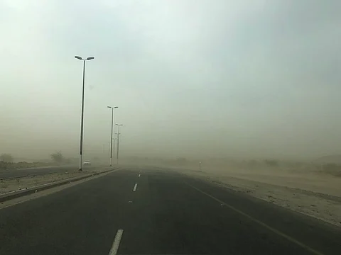 "مدني مكة" يحذّر من أتربة تضرب 3 محافظات: ابتعدوا عن المجسمات