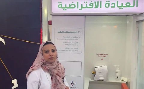 بالفيديو.. كبسولات "العيادة الذكية" تُطَمْئِن زوار "موسم الرياض" على صحتهم