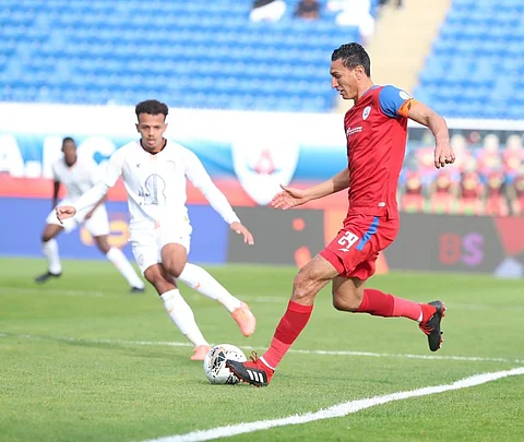 أبها يواصل جموحه ويضاعف جراح الشباب بهدفين في مرماه