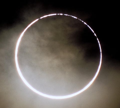 "عودة": الكسوف الحلقي ظاهرة فلكية نادرة.. ويحذر: قد تؤدي للعمى الكلي