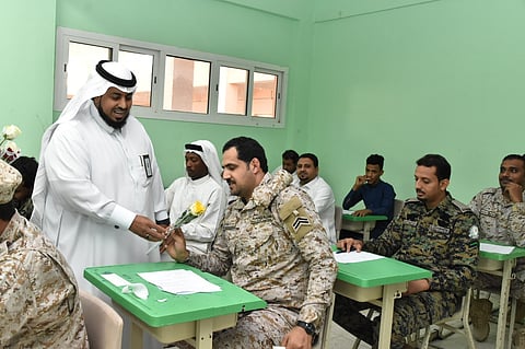 مدير "تعليم صامطة" يقف على الاستعدادات لبدء اختبارات الفصل الدراسي الأول