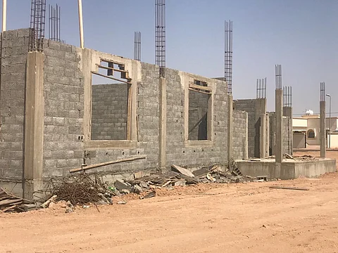 أهالي وسيطاء "الرين" يطالبون بإكمال مسجدهم.. هُدم لإعادة بنائه والمقاول انسحب