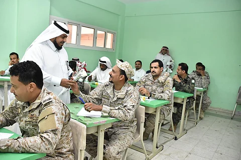 "والورد لعين ترعى وأيادٍ تصون" .. 400 مرابط على مقاعد الاختبارات بجازان