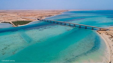 "المطوع" يوجّه مقاول صيانة أول جسر بحري في السعودية بسرعة العمل