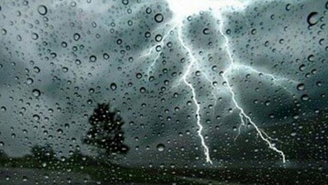 "مدني الباحة" تدعو إلى الحيطة والحذر: ابتعدوا عن مجاري السيول