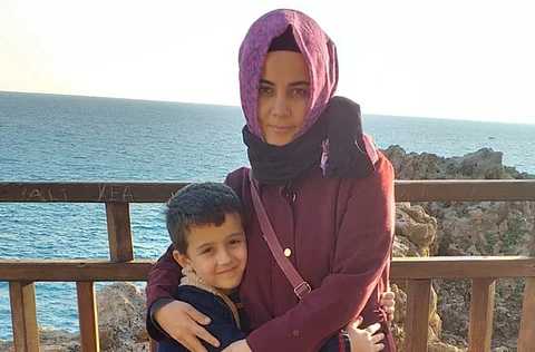 "أوزدوغان" تعري "أردوغان" ونظامه.. المجهول لمريضة سرطان وزوجها وابنها!