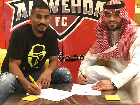 الوحدة يجدد عقد وليد باخشوين لثلاث مواسم