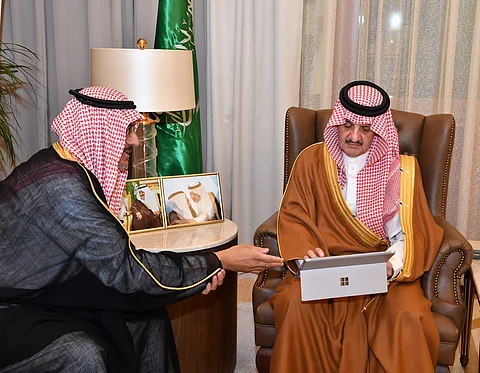 أمير الشرقية يدشن نظام "المسعف الإلكتروني".. وهذه مهامه
