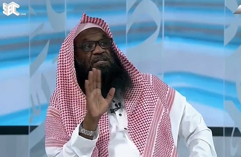 لماذا سلم الكلباني هذا المصلي للجهات؟ قنبلة موقوتة لا تتردد بكشف هؤلاء