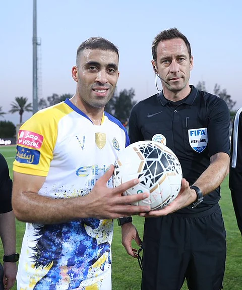 النصر و"حمدالله" بالقمة.. والشباب يعود من بوابة الأهلي.. وأبها بمربع الكبار