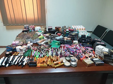 الرقابة النسائية بـ"بلدية القنفذة" تضبط موادّ تجميل منتهية الصلاحية