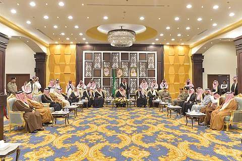 "بدر بن سلطان" يستقبل أهالي المحافظات الشرقية بفندق الإنتر بالطائف