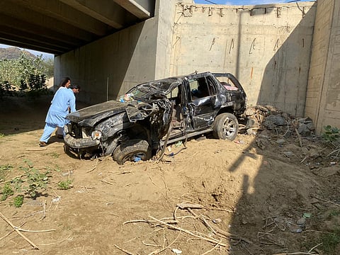 7 إصابات من أسرة واحدة إثر سقوط مركبة من كوبري بالباحة