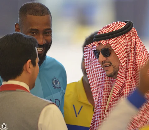 فيصل بن تركي يدعم لاعبي النصر قبل لقاء السوبر