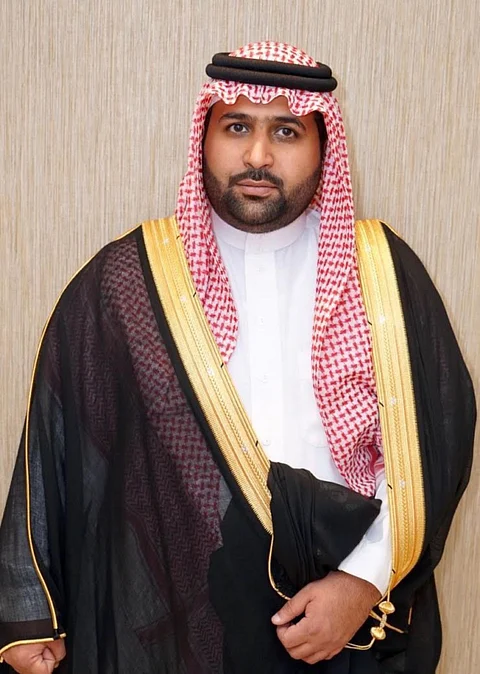 نائب أمير منطقة جازان ينقل تعازي القيادة لوالد وذوي الشهيد "الذروي"