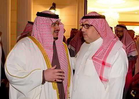 نائب أمير الرياض يقدِّم العزاء في وفاة والدة "السديري"