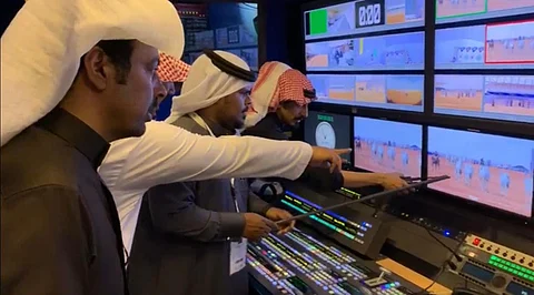 تقنية VAR تحضر في منافسات الإبل وتحكم بإعادة شوط "المشالع"