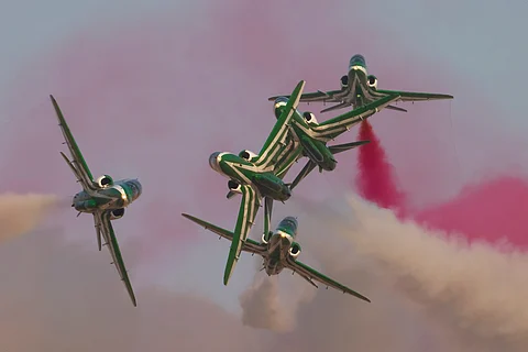 شاهد .. استعراض الصقور السعودية في سماء القصيم