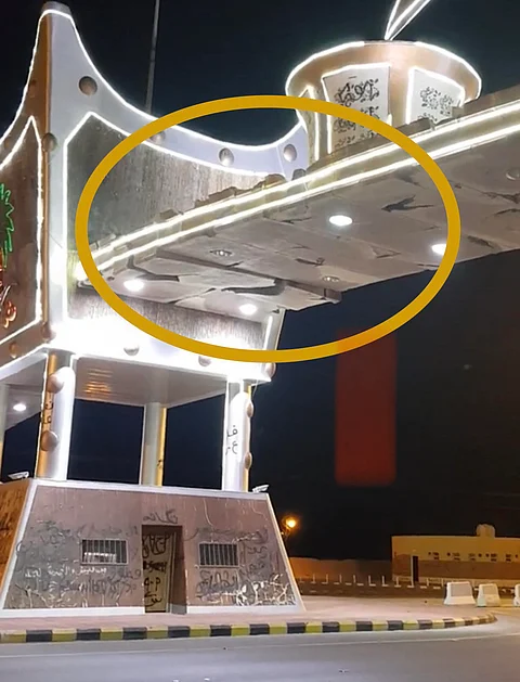 شاهد.. بلدية "وادي الدواسر" تنفي شائعة سقوط البوابة الأكبر في العالم